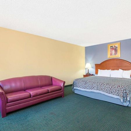 Blue Way Inn & Suites Wichita East מראה חיצוני תמונה