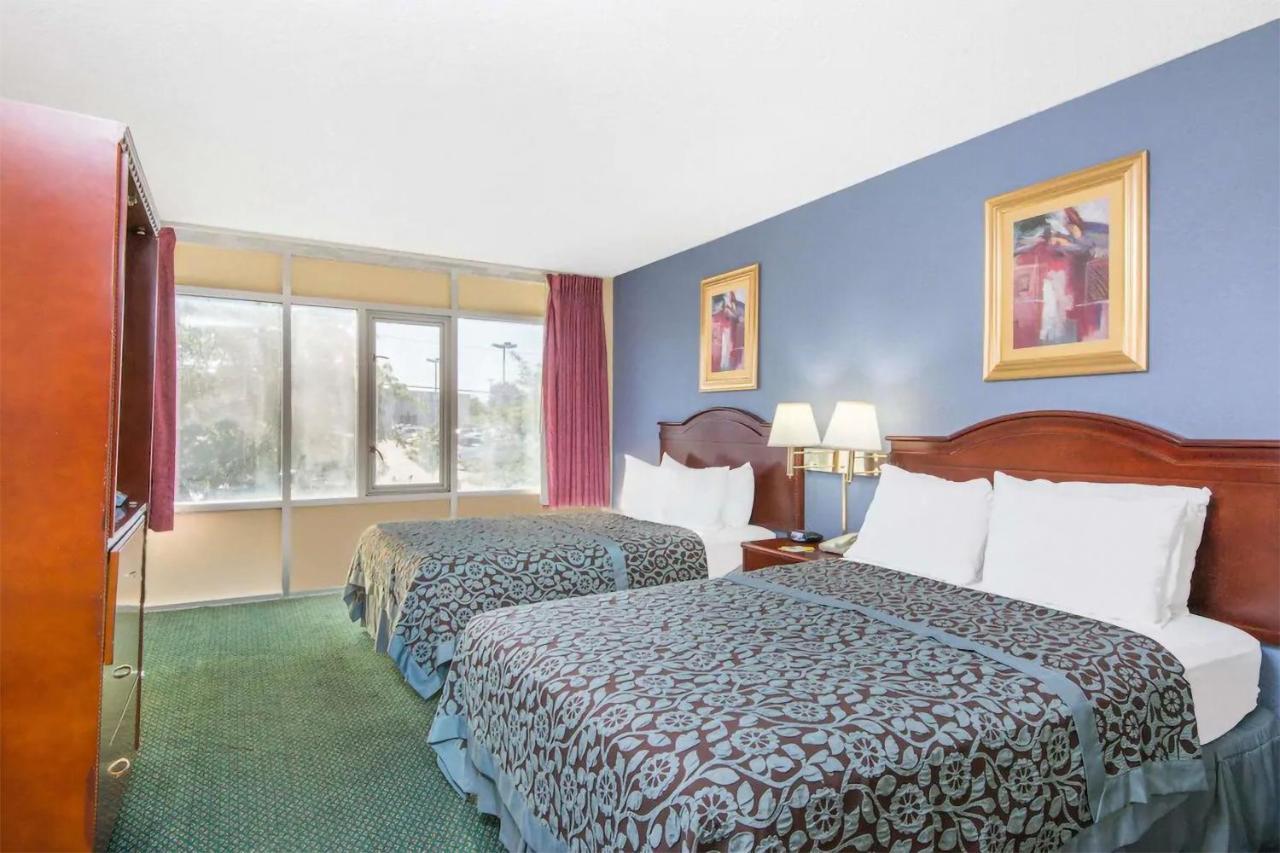 Blue Way Inn & Suites Wichita East מראה חיצוני תמונה