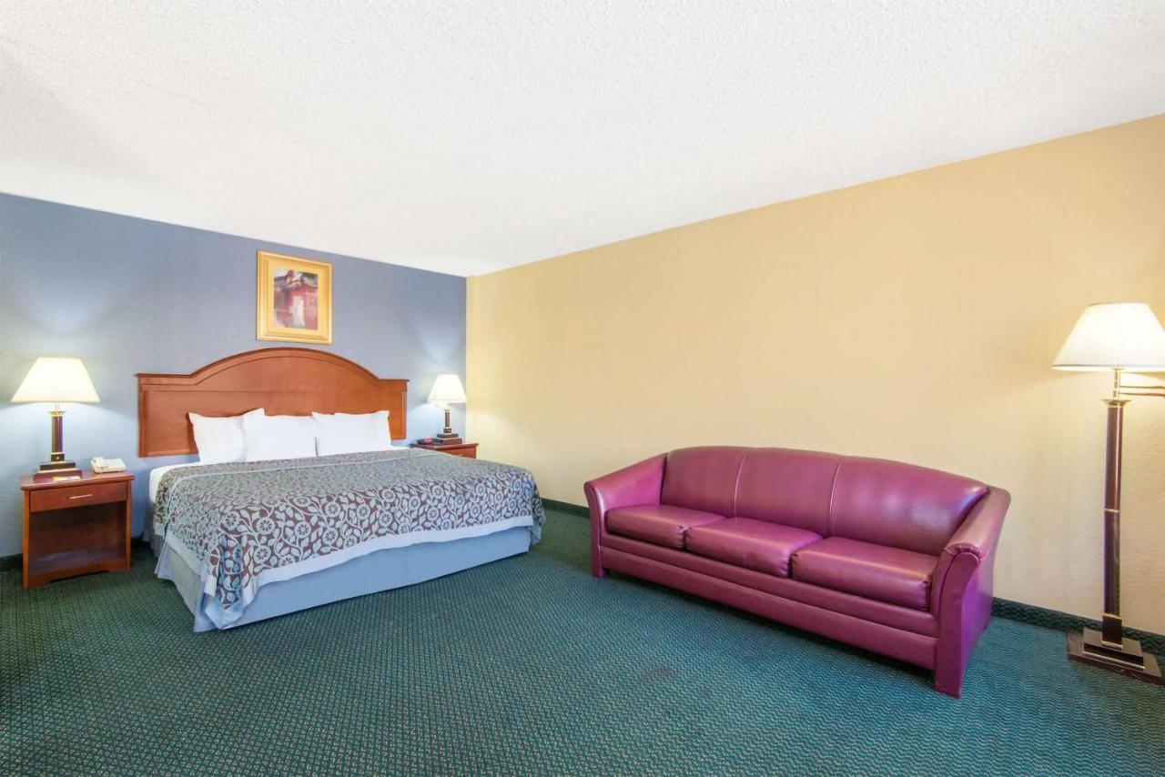 Blue Way Inn & Suites Wichita East מראה חיצוני תמונה